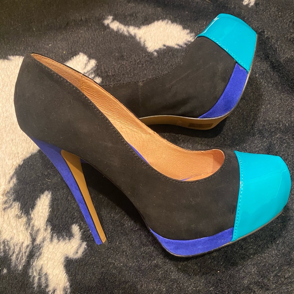 Gently used Aldo platform heels
